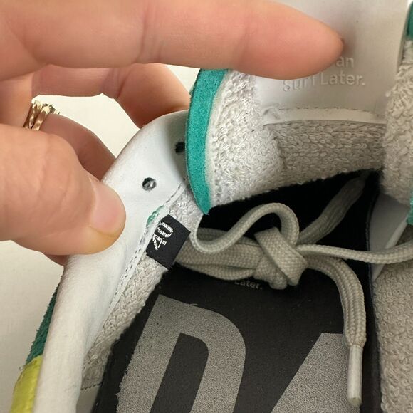 Athletic_Shoes